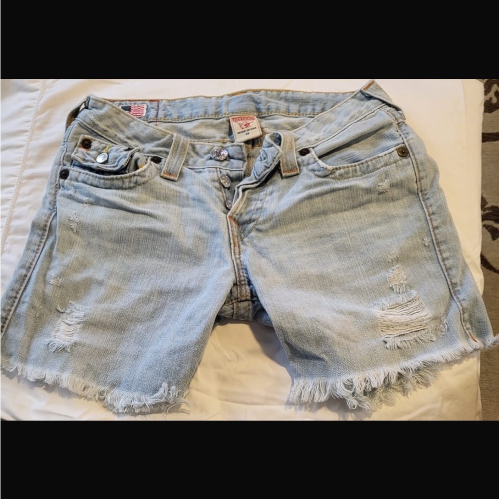 True religion, denim shorts Jayde size 25 light wash destructed denim